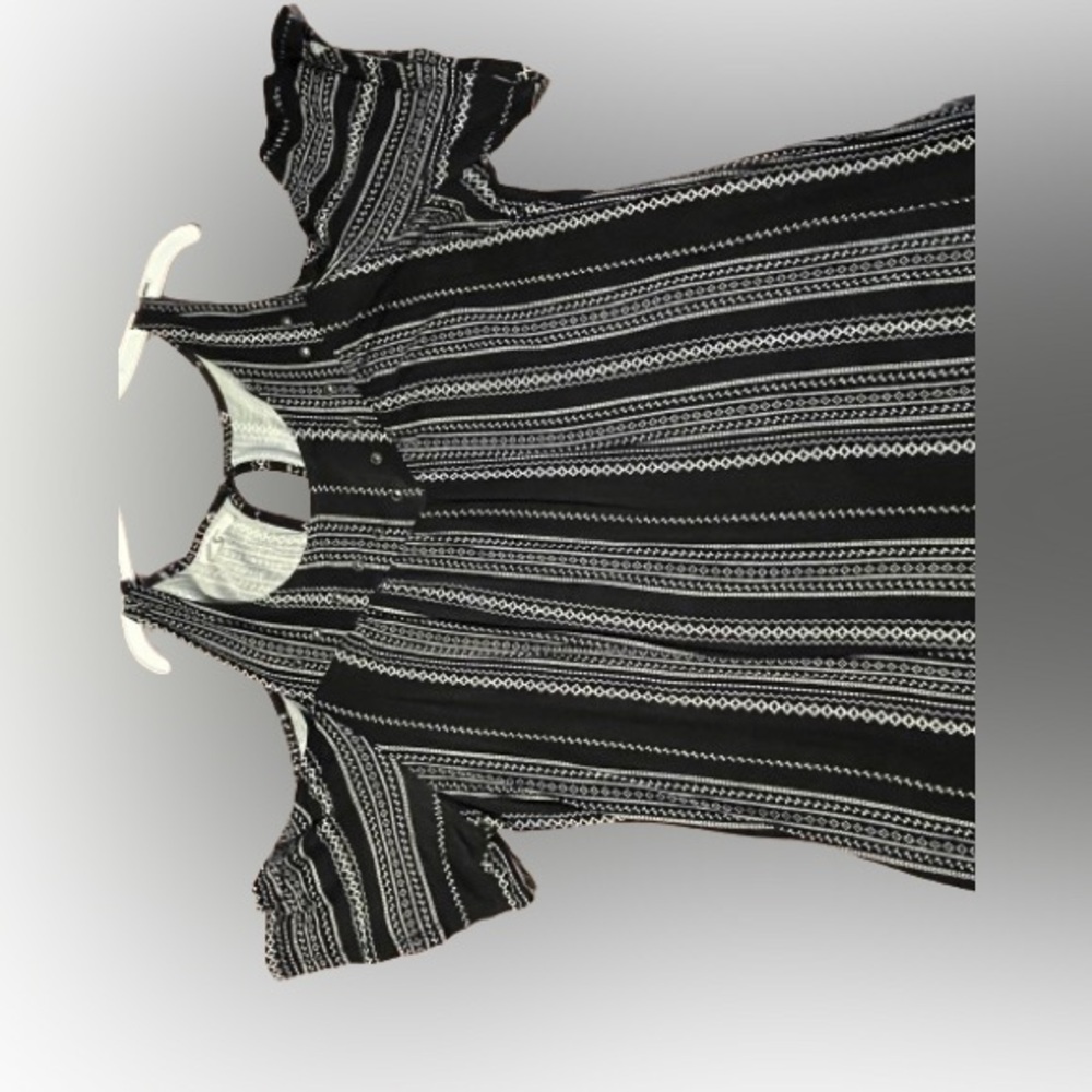 Tee with cut out shoulders